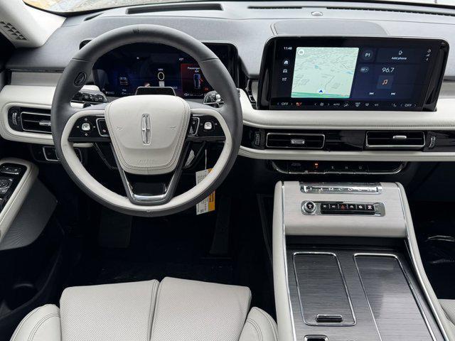 Photo of 2025 Infinite Black Metallic Clearcoat Lincoln Aviator