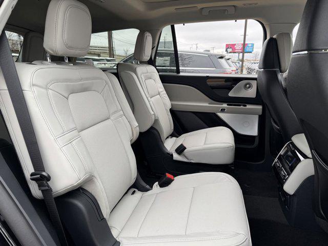 Photo of 2025 Infinite Black Metallic Clearcoat Lincoln Aviator