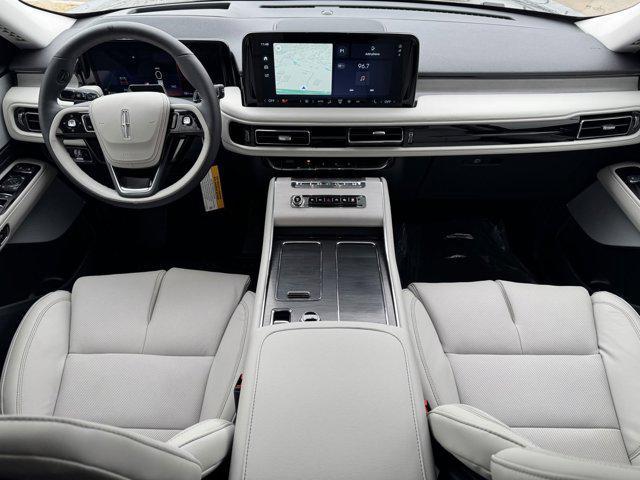 Photo of 2025 Infinite Black Metallic Clearcoat Lincoln Aviator