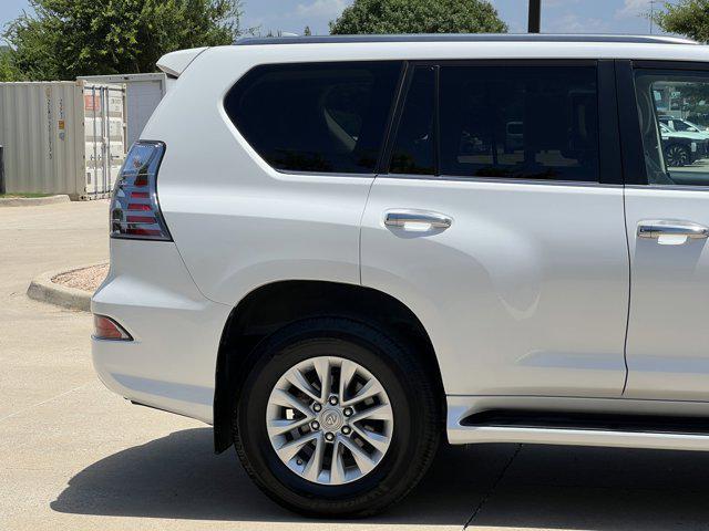 Photo of 2022 Starfire Pearl Lexus GX 460