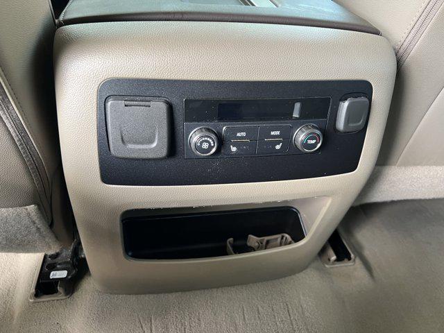 Photo of 2019 Summit White Chevrolet Tahoe