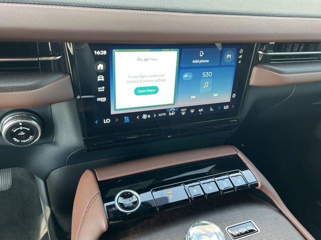Photo of 2025 Infinite Black Metallic Clearcoat Lincoln Navigator