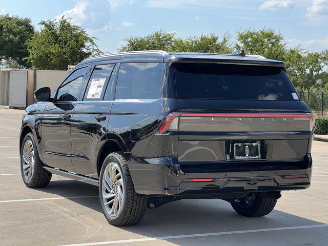 Photo of 2025 Infinite Black Metallic Clearcoat Lincoln Navigator