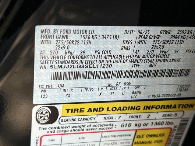 Photo of 2025 Infinite Black Metallic Clearcoat Lincoln Navigator