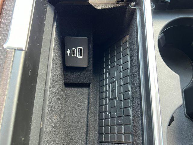 Photo of 2025 Infinite Black Metallic Clearcoat Lincoln Navigator