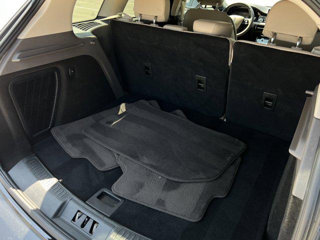 Photo of 2022 Infinite Black Metallic Clearcoat Lincoln Corsair