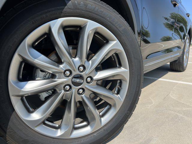 Photo of 2022 Infinite Black Metallic Clearcoat Lincoln Corsair