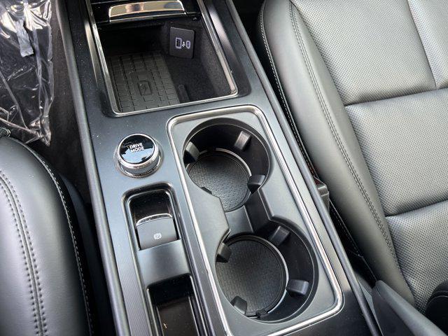 Photo of 2025 Crystal White Metallic Clearcoat Lincoln Corsair