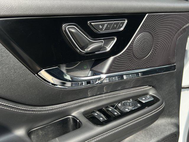 Photo of 2025 Crystal White Metallic Clearcoat Lincoln Corsair