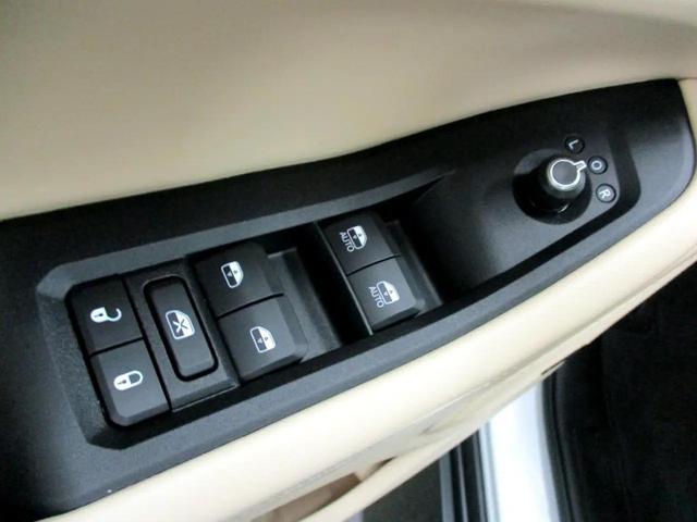 Photo of 2022 White Jeep Grand Cherokee