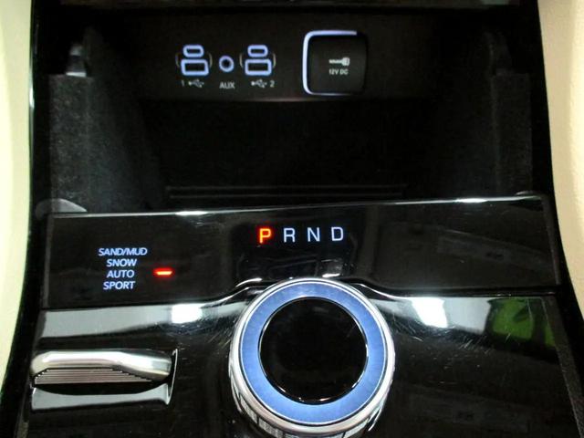 Photo of 2022 White Jeep Grand Cherokee