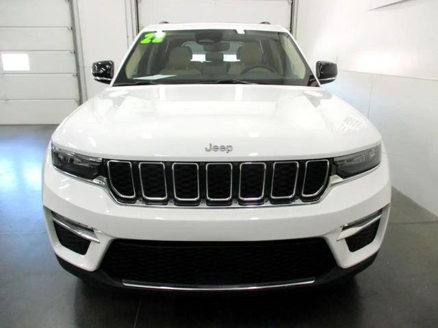 Photo of 2022 White Jeep Grand Cherokee