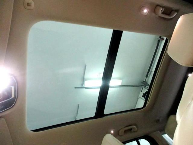 Photo of 2022 White Jeep Grand Cherokee