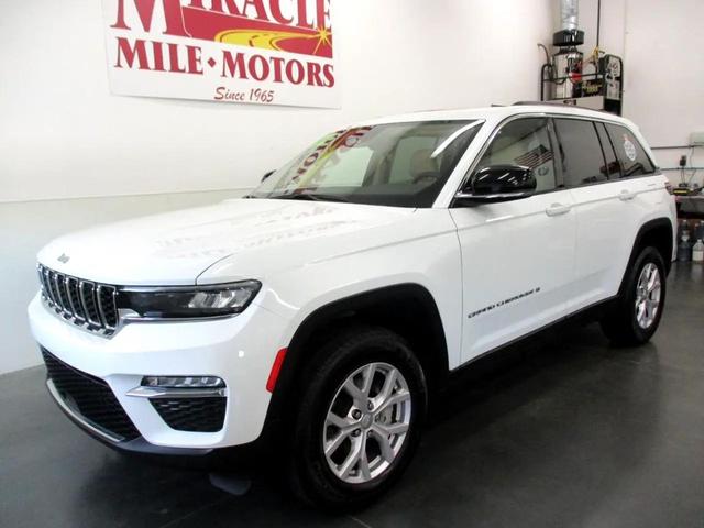 Photo of 2022 White Jeep Grand Cherokee