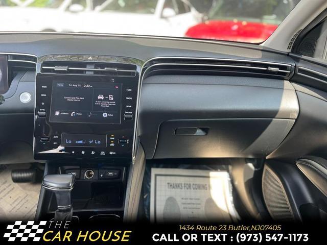 Photo of 2022 White Hyundai TUCSON