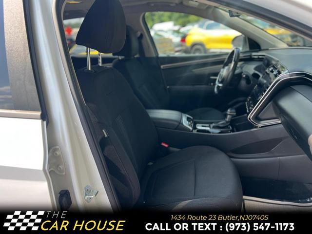 Photo of 2022 White Hyundai TUCSON