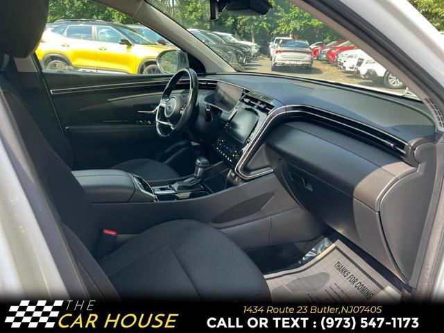 Photo of 2022 White Hyundai TUCSON