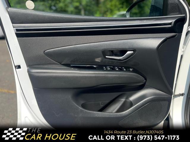 Photo of 2022 White Hyundai TUCSON