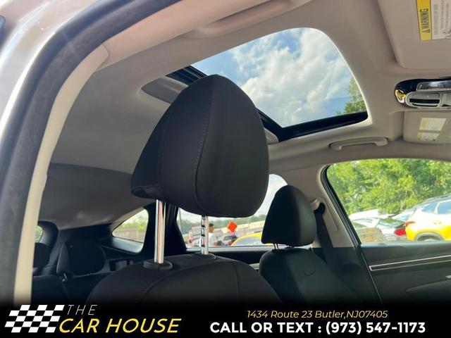 Photo of 2022 White Hyundai TUCSON