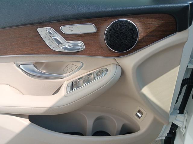 Photo of 2020 Polar White Mercedes-Benz GLC 300