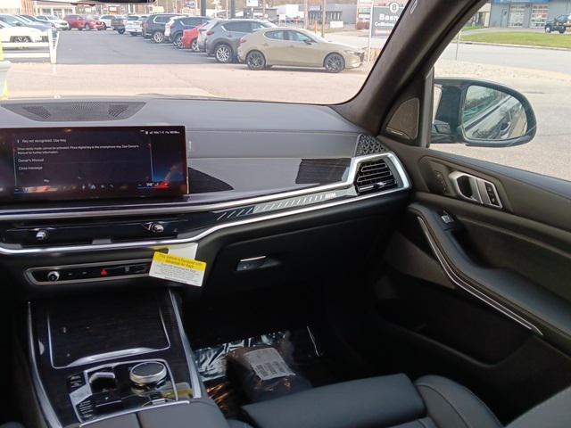 Photo of 2025 Black Sapphire Metallic BMW X7