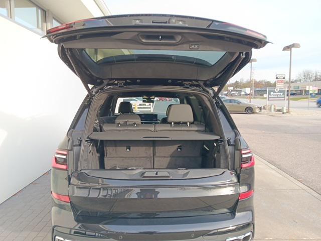Photo of 2025 Black Sapphire Metallic BMW X7