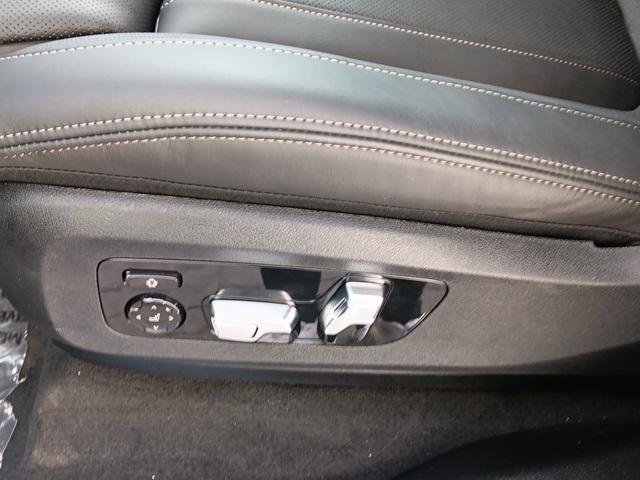 Photo of 2025 Black Sapphire Metallic BMW X7