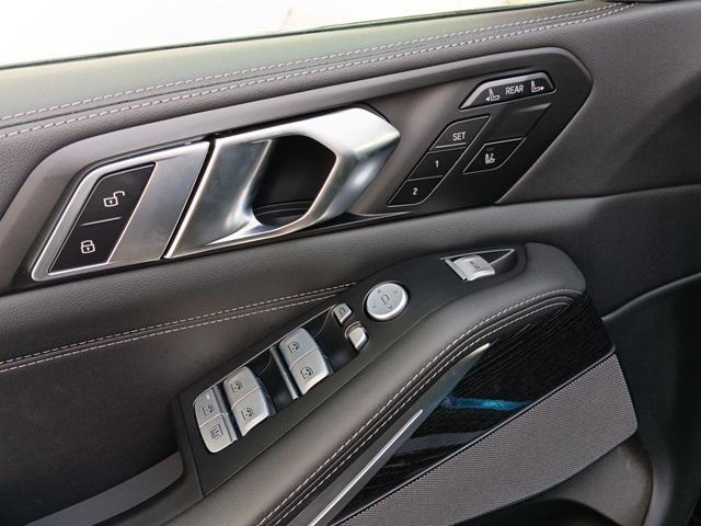 Photo of 2025 Black Sapphire Metallic BMW X7