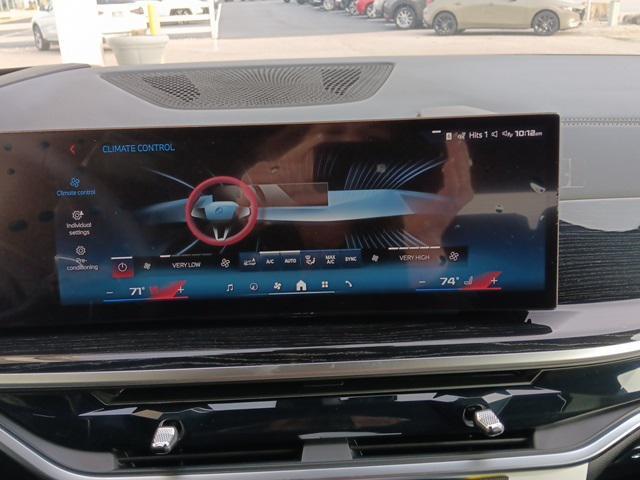 Photo of 2025 Black Sapphire Metallic BMW X7