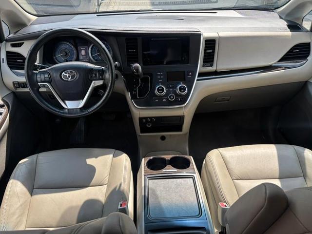 Photo of 2016 Midnight Black Metallic Toyota Sienna