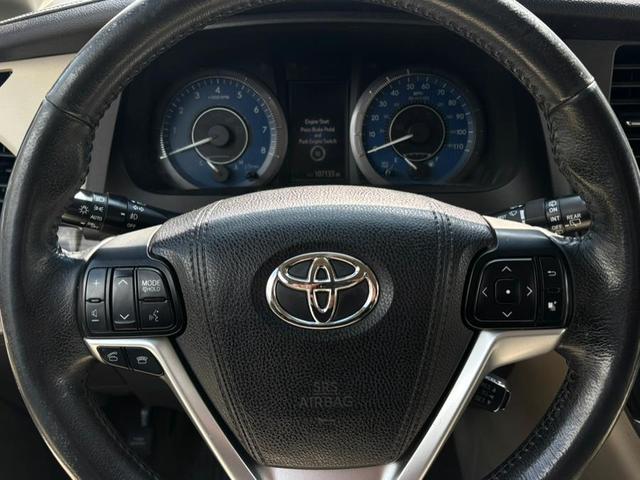 Photo of 2016 Midnight Black Metallic Toyota Sienna
