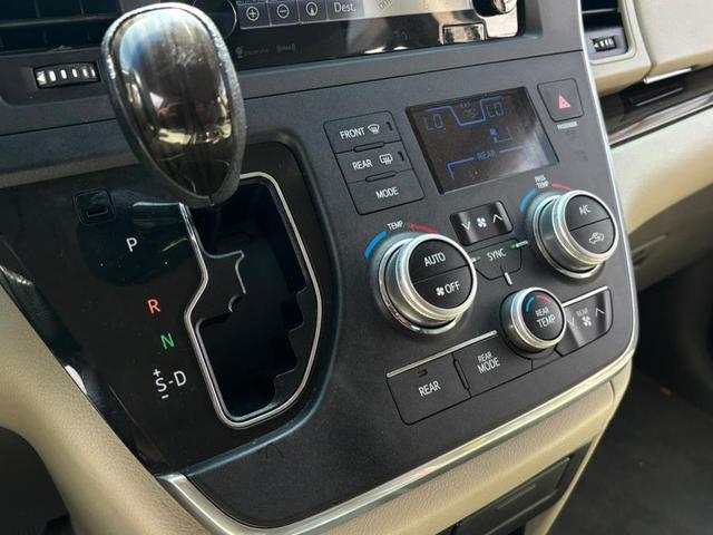 Photo of 2016 Midnight Black Metallic Toyota Sienna