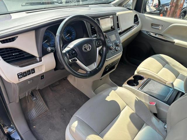 Photo of 2016 Midnight Black Metallic Toyota Sienna