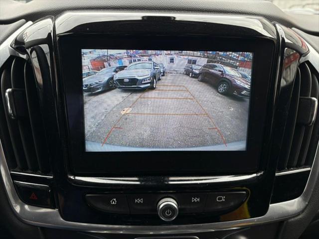 Photo of 2019 Silver Ice Metallic Chevrolet Traverse