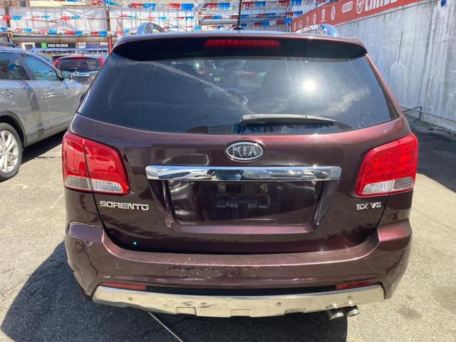 Photo of 2011 Dark Cherry Kia Sorento