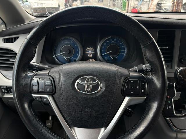 Photo of 2015 Predawn Gray Mica Toyota Sienna