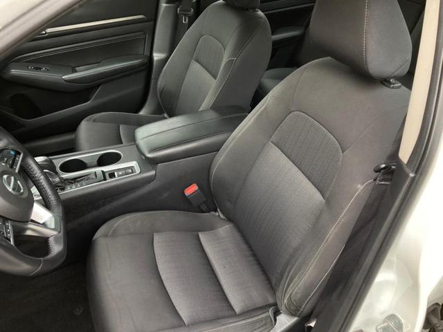 Photo of 2019 Pearl White Tricoat Nissan Altima