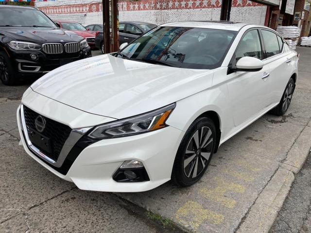 Photo of 2019 Pearl White Tricoat Nissan Altima
