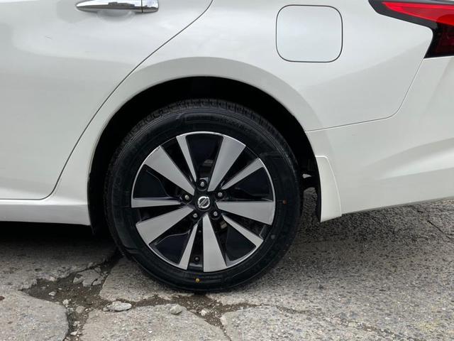 Photo of 2019 Pearl White Tricoat Nissan Altima