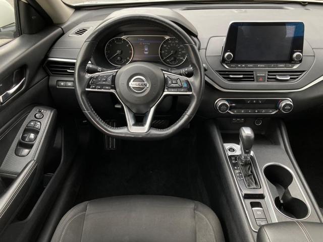 Photo of 2019 Pearl White Tricoat Nissan Altima