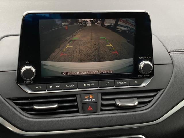 Photo of 2019 Pearl White Tricoat Nissan Altima