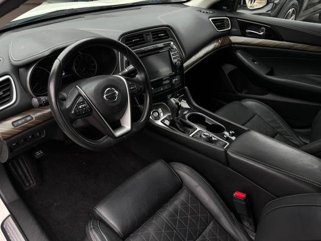 Photo of 2017 Pearl White Nissan Maxima