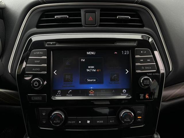 Photo of 2017 Pearl White Nissan Maxima