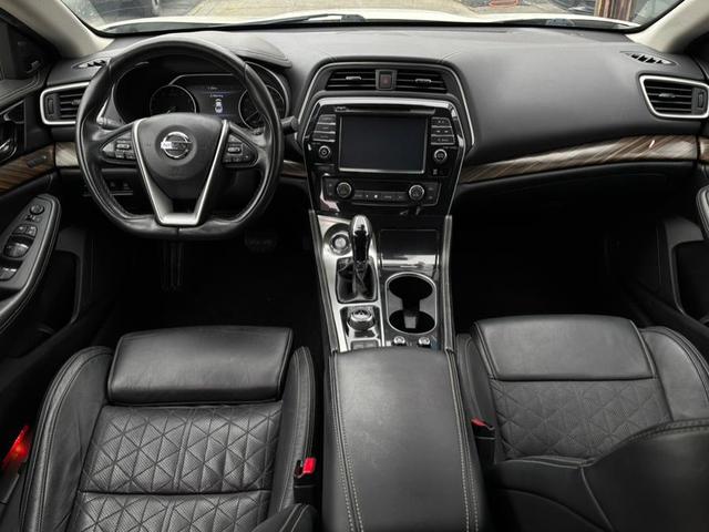 Photo of 2017 Pearl White Nissan Maxima