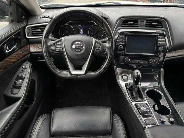 Photo of 2017 Pearl White Nissan Maxima