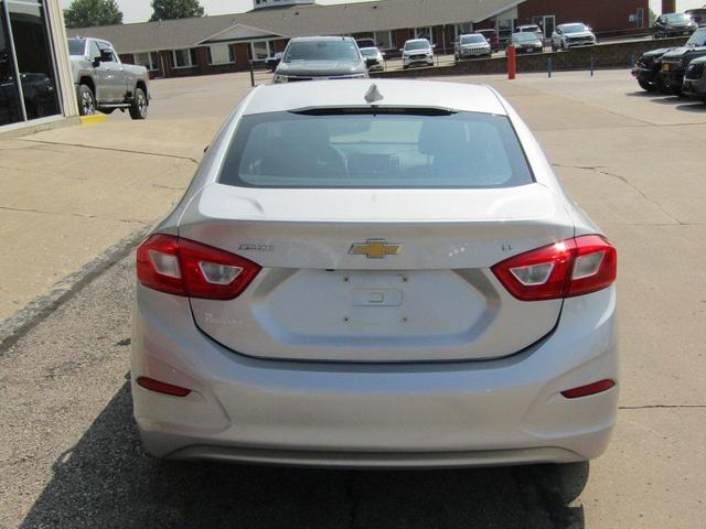 Photo of 2017 Silver Ice Metallic Chevrolet Cruze