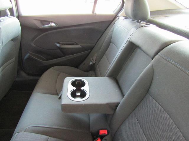 Photo of 2017 Silver Ice Metallic Chevrolet Cruze