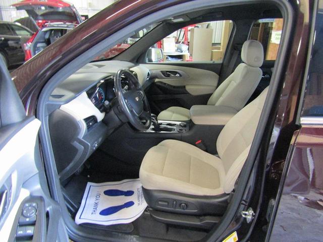 Photo of 2022 Black Cherry Metallic Chevrolet Traverse