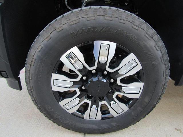 Photo of 2025 Summit White GMC Sierra 2500