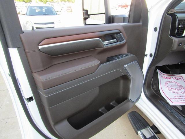 Photo of 2025 Summit White GMC Sierra 2500
